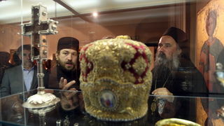 Zadar, 170513.
Crkva sv Ilije, Poluotok.
Veceras je otvorena sakralna riznica pravoslavne crkve sv. Ilije – vrijedne umjetnine i galerija ikona. Javnosti ju je predstavio episkop dalmatinski Fotije. Riznica je obnovljena sredstvima Ministarstva kultur Zadar, 170513.
Crkva sv Ilije, Poluotok.
Veceras je otvorena sakralna riznica pravoslavne crkve sv. Ilije – vrijedne umjetnine i galerija ikona. Javnosti ju je predstavio episkop dalmatinski Fotije. Riznica je obnovljena sredstvima Ministarstva kultur