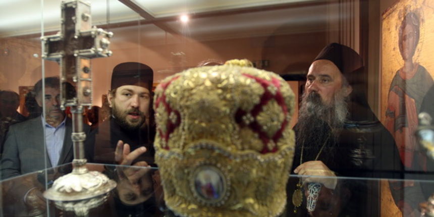 Zadar, 170513.
Crkva sv Ilije, Poluotok.
Veceras je otvorena sakralna riznica pravoslavne crkve sv. Ilije – vrijedne umjetnine i galerija ikona. Javnosti ju je predstavio episkop dalmatinski Fotije. Riznica je obnovljena sredstvima Ministarstva kultur Zadar, 170513.
Crkva sv Ilije, Poluotok.
Veceras je otvorena sakralna riznica pravoslavne crkve sv. Ilije – vrijedne umjetnine i galerija ikona. Javnosti ju je predstavio episkop dalmatinski Fotije. Riznica je obnovljena sredstvima Ministarstva kultur