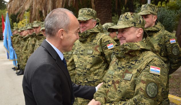 Ministar Krstičević posjetio eskadrilu transportnih helikoptera