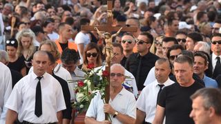 Split dostojanstveno na posljednju plovidbu ispratio legendu Olivera Dragojevića