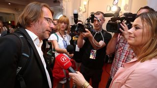 Osmi Festival zidovskog filma Zagreb – Festival tolerancije obiljezava 20. godisnjicu filma Schindlerova lista redatelja Stevena Spielberga, u kojem je posebni gost festivala Ralph Fiennes glumio nacistickog zlocinca Amona Goetha, a producirao ga je dire Osmi Festival zidovskog filma Zagreb – Festival tolerancije obiljezava 20. godisnjicu filma Schindlerova lista redatelja Stevena Spielberga, u kojem je posebni gost festivala Ralph Fiennes glumio nacistickog zlocinca Amona Goetha, a producirao ga je dire