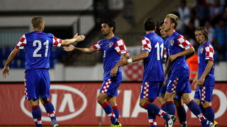 Bratislava, Slovacka, 110810. Stadion Pasienky. Medjunarodna  prijateljska nogometna utakmica  Slovacka – Hrvatska Na fotografiji: Mladen Petric, Eduardo, Darijo Srna, Ivan Rakitic i Luka Modric. Foto: Ronald Gorsic / CROPIX