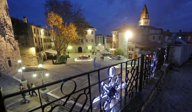 Adventsko uređenje perivoja Jelene Madijevke i trga Petra Zoranića, foto: Filip Brala/PIXSELL