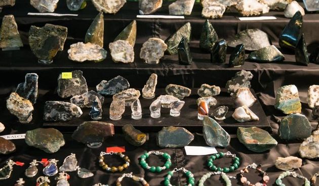 U Domu sportova odrzava se 18. Medjunarodni sajam dragog i poludragog kamenja – Mineral Expo Zagreb. Kao i svake godine razni medjunarodni izlagaci ponudili su posjetiteljima nakit i ukrasne predmete od dragog i poludragog kamenja, bisera i koralja, te ne