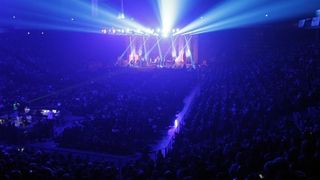 Tomislav Bralić i klape Intrade sinoć su održali koncert u prepunoj Spaladium areni u Splitu, foto: Tino Jurić/ PIXSELL Tomislav Bralić i klape Intrade sinoć su održali koncert u prepunoj Spaladium areni u Splitu, foto: Tino Jurić/ PIXSELL