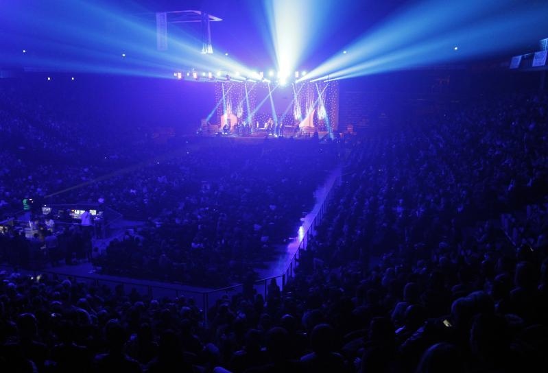 Tomislav Bralić i klape Intrade sinoć su održali koncert u prepunoj Spaladium areni u Splitu, foto: Tino Jurić/ PIXSELL Tomislav Bralić i klape Intrade sinoć su održali koncert u prepunoj Spaladium areni u Splitu, foto: Tino Jurić/ PIXSELL