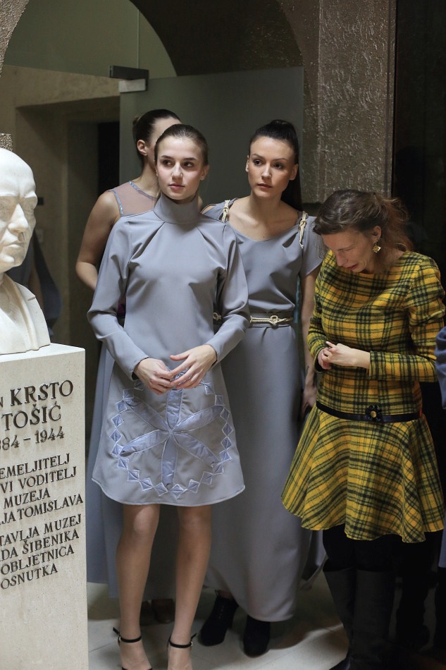 Šibenska Noć Muzeja:Povijest pretočena u originalne modne kreacije Karmen Herceg Šibenska Noć Muzeja:Povijest pretočena u originalne modne kreacije Karmen Herceg