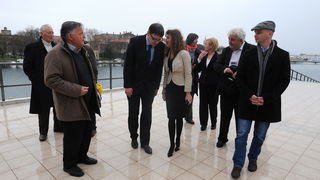 Zadar, 250313
Ministar znanosti, obrazovanja i sporta Zeljko Jovanovic boravak u Zadru zavrsio je posjetom najstarijem djelatnom sportskom drustvu u Zadru i prvom osnovanom hrvatskom veslackom klubu na Jadranskom moru Zadar, 250313
Ministar znanosti, obrazovanja i sporta Zeljko Jovanovic boravak u Zadru zavrsio je posjetom najstarijem djelatnom sportskom drustvu u Zadru i prvom osnovanom hrvatskom veslackom klubu na Jadranskom moru