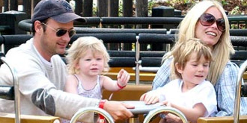 Claudia Schiffer i obitelj (Moda.hr) Claudia Schiffer i obitelj (Moda.hr)