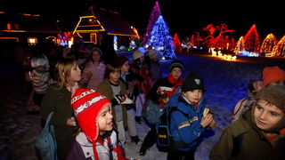 Cazma, 161209.
Grabovnica pokraj Cazme – Bozicna prica obitelji Salaj.
Zlatko Salaj ukrasio je i ove godine cijelo imanje s oko 1 milijun lampica. 
Za posjetitelje ce imanje biti otvoreno od subote 19.12. – 06. sijecnja od 17 h -21h. 
Foto: Goran Mehkek /