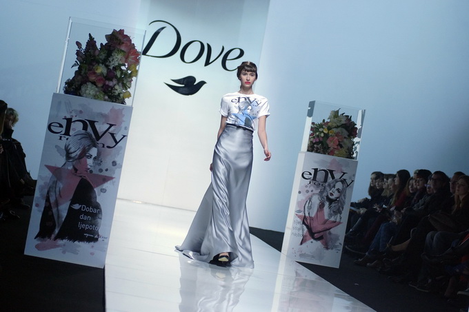 Zagreb, 150313.
Zagrebacki Velesajam.
Odrzana je treca vecer revije Perwoll Fashion.hr na kojoj su svoje kreacije predstavili Martina Felja, Morana Krklec, Young at Squat, Marina Design i Envy Room.
Na fotografiji: kreacije Envy Room.
Foto: Marko Todoro Zagreb, 150313.
Zagrebacki Velesajam.
Odrzana je treca vecer revije Perwoll Fashion.hr na kojoj su svoje kreacije predstavili Martina Felja, Morana Krklec, Young at Squat, Marina Design i Envy Room.
Na fotografiji: kreacije Envy Room.
Foto: Marko Todoro