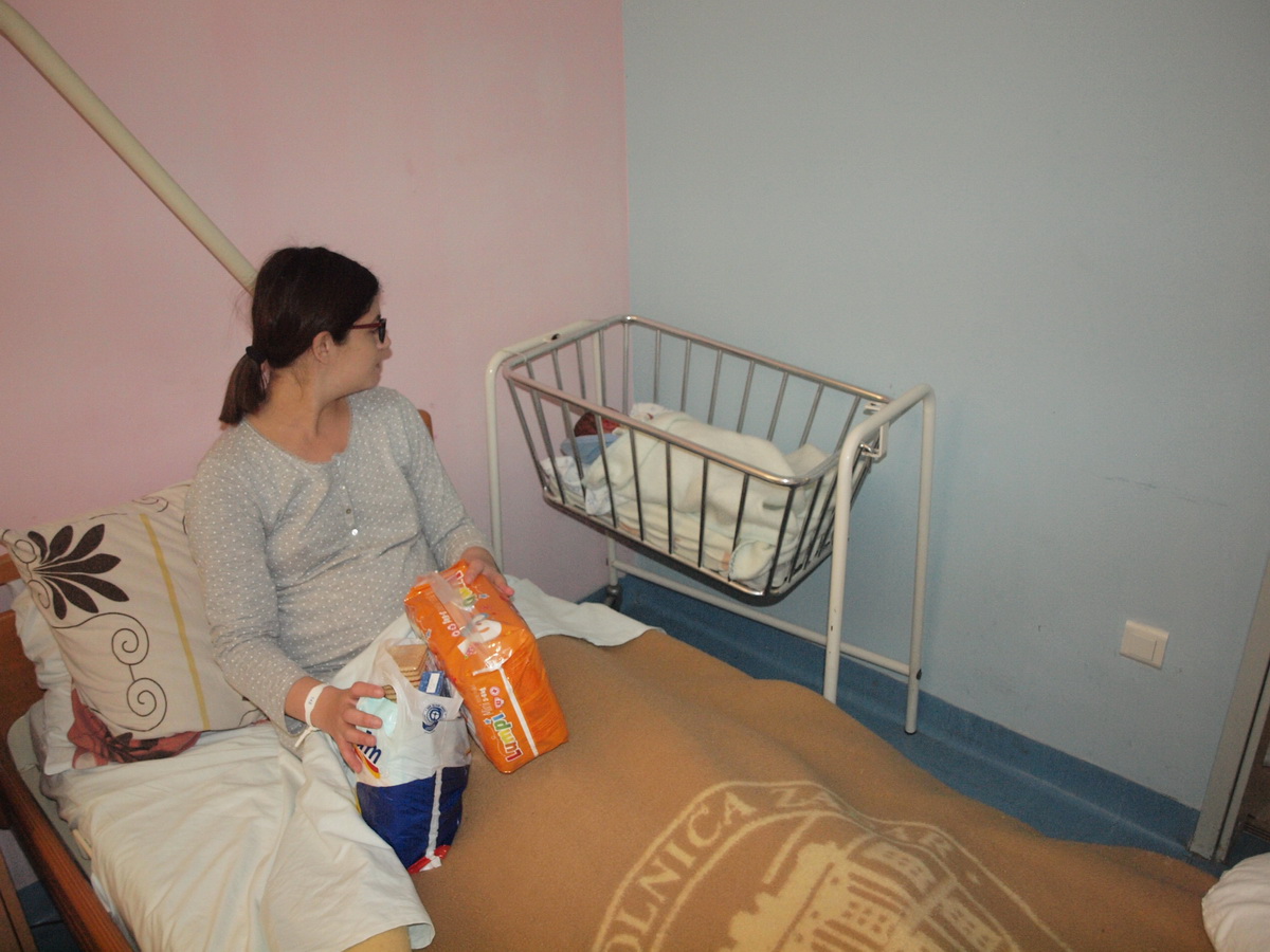 Caritas darivao majke u rodilištu povodom Dana života