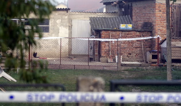 Varazdin, 210909. Muskarac iz Sracinca najvjerojatnije se otrovao ugljicnim dioksidom (CO2) koji nastaje kao posljedica vrenja mosta u podrumu svoje kuce. Muskarac je prevezen u Opcu bolnicu Varazdin. Ovo je vec drugi slucaj u Varazdinskoj zupaniji, nakon