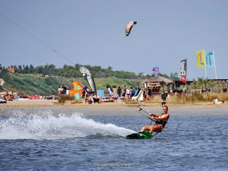 Kite surferi guštaju u Ninu