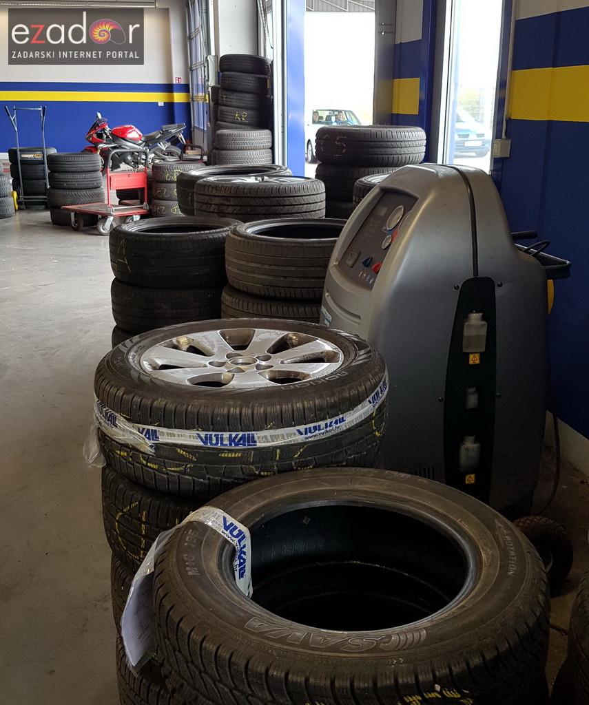 Zadrani pohrlili na izmjenu ljetnih sa zimskim gumama Zadrani pohrlili na izmjenu ljetnih sa zimskim gumama