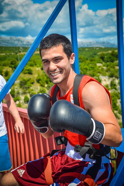 Mario Možnik i njegovi kolege sportaši otvorili su sezonu Bungee Jumpinga sa starog Masleničkom mosta