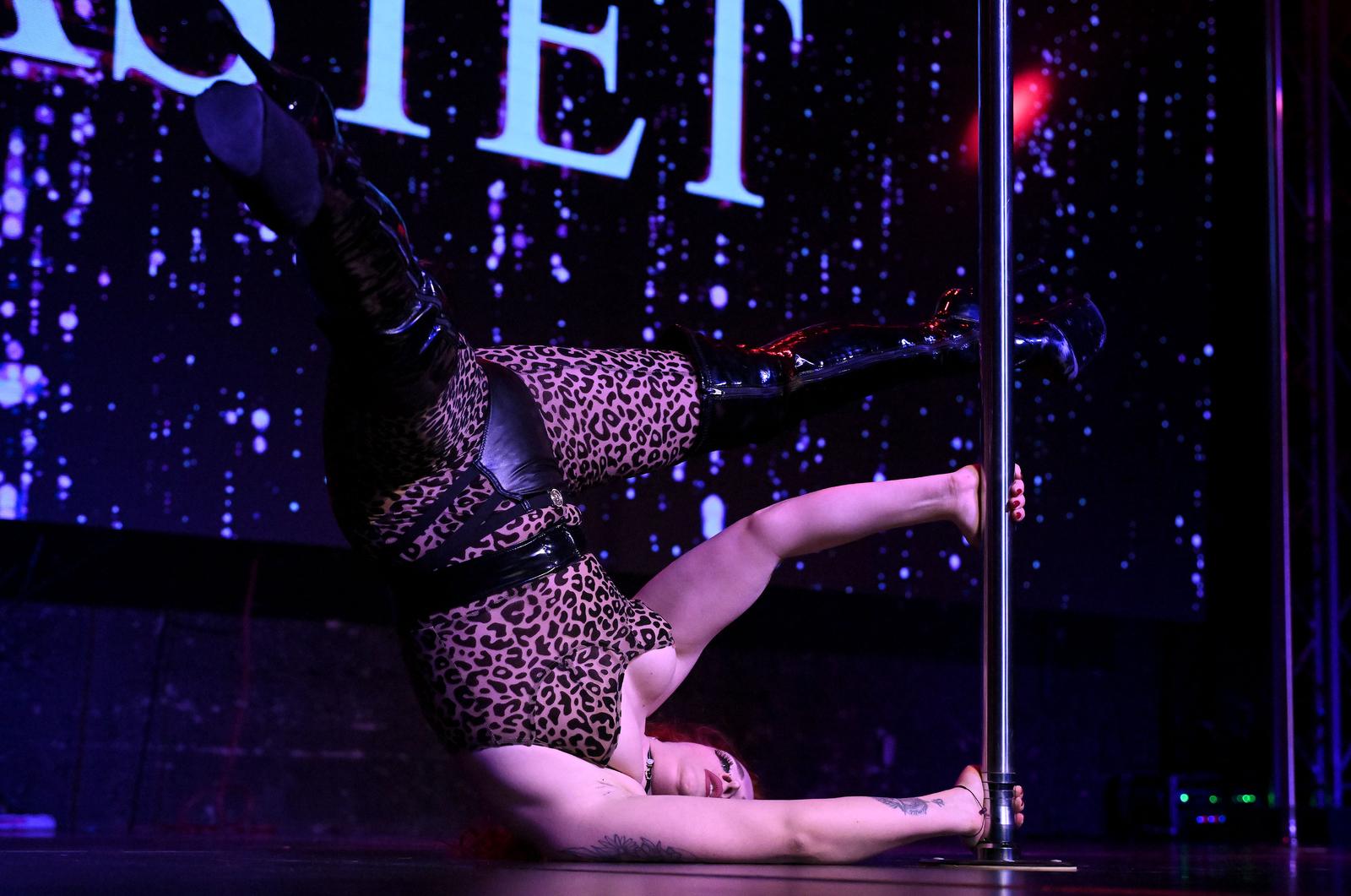 Boogaloo klub: Pole Dance Showcase