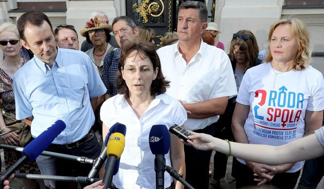 Inicijativa ‘Istina o Istanbulskoj’ objavila da je sakupInicijativa ‘Istina o Istanbulskoj’ objavila da je sakupila dovoljan broj potpisaila dovoljan broj potpisa