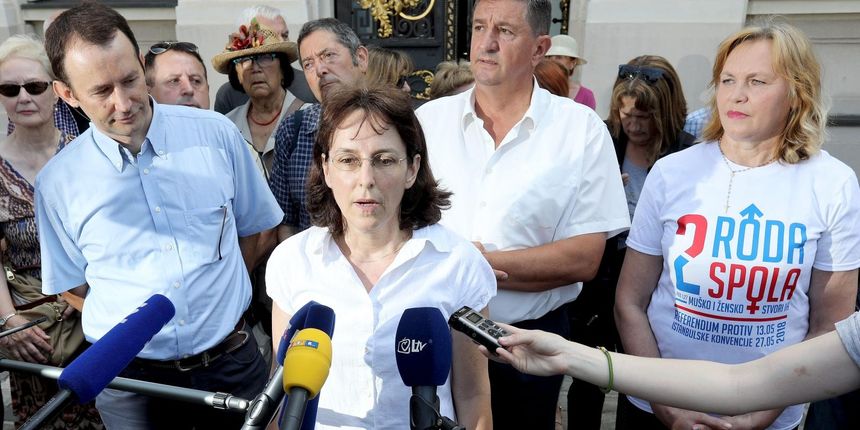 Inicijativa ‘Istina o Istanbulskoj’ objavila da je sakupInicijativa ‘Istina o Istanbulskoj’ objavila da je sakupila dovoljan broj potpisaila dovoljan broj potpisa