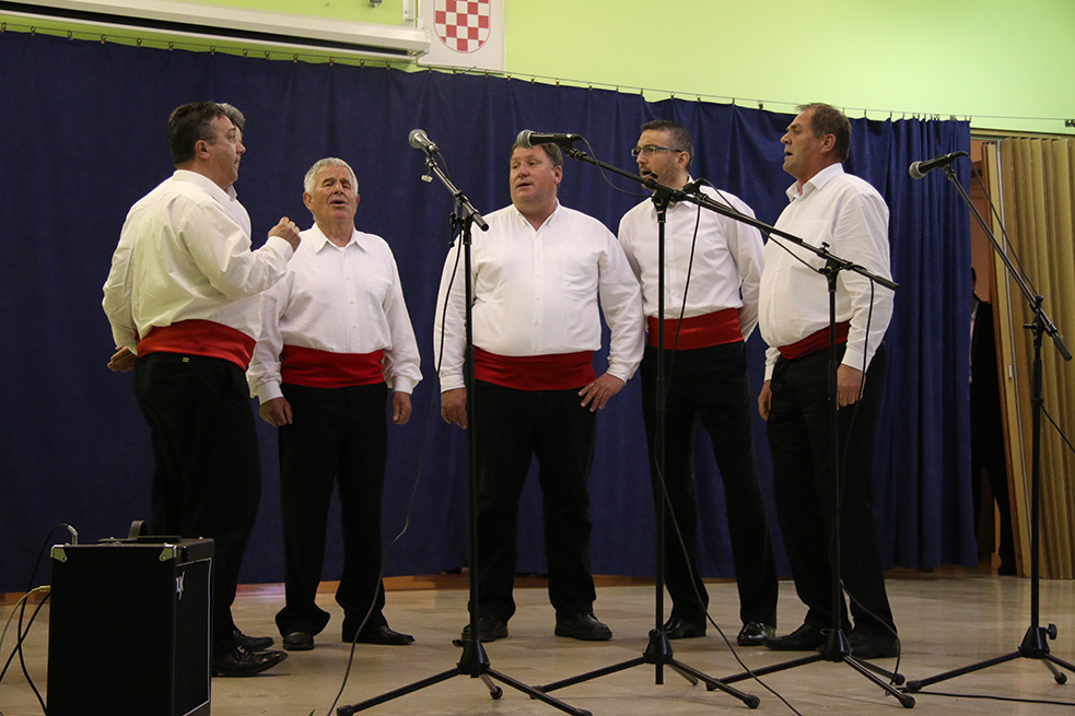 OŠ Stanovi- humanitarni klapski koncert