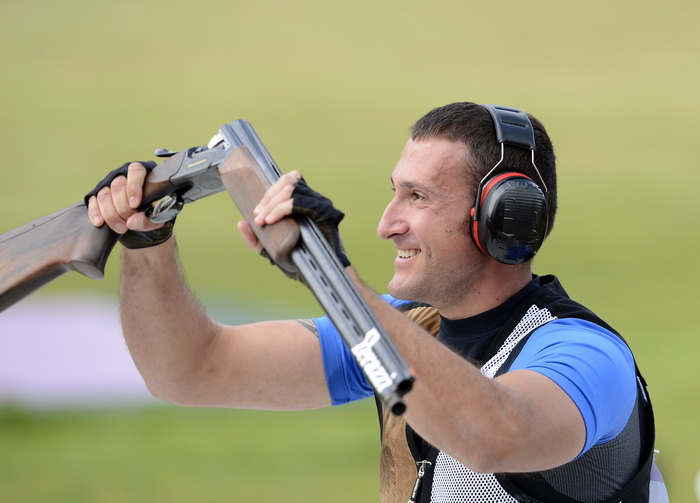 London, 060812.
Hrvatski strijelci Anton Glasnovic i Giovanni Cernogoraz u finalu trapa tijekom Olimpijskih Igara u Londonu.
Na fotografiji: Giovanni Cernogoraz osvojio je zlato.
Foto: Drago Sopta / CROPIX