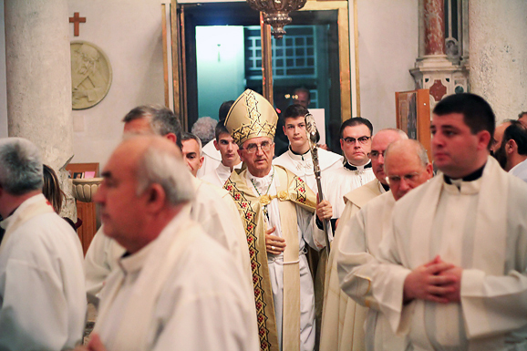 Svečana večernja misa u crkvi Sv.Šime (foto:Saša Čuka)