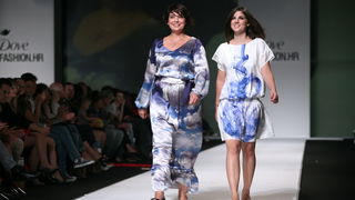 Zagreb, 011011.
Zagrebacki velesajam.
Modna revija Dove Fashion.hr proljece – ljeto 2012.
Na slici: revija Martine Felje za DOVE pod nazivom Nas dvije – Karmela Vukov Colic
Foto: Biljana Gaurina / CROPIX Zagreb, 011011.
Zagrebacki velesajam.
Modna revija Dove Fashion.hr proljece – ljeto 2012.
Na slici: revija Martine Felje za DOVE pod nazivom Nas dvije – Karmela Vukov Colic
Foto: Biljana Gaurina / CROPIX