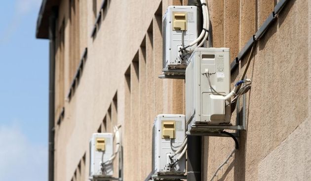 Klima uredjaji na poslovnim zgradama. Photo: Vjeran Zganec Rogulja/PIXSELL