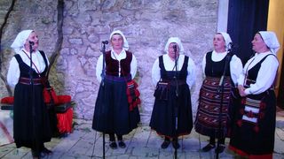 U subotu, 16. srpnja, na Kaštelu Benković u Benkovcu, u sklopu Benkovačkog kulturnog ljeta održan je “9. Etno festival – Benkovac 2016.” U subotu, 16. srpnja, na Kaštelu Benković u Benkovcu, u sklopu Benkovačkog kulturnog ljeta održan je “9. Etno festival – Benkovac 2016.”
