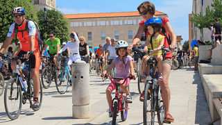 Image 892661 (auto) Image 892661 (auto)