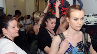 Zagreb, 200511.
15. tjedan mode poceo je u Hypo centru. Na Dreft Fashion Weeku, za sezonu jesen/zima 2011/2012. koji se odrzava od 19. do 21. svibnja u Hypo centru biti ce prezentirani podjednako hrvatski i inozemni dizajneri. 
Na slici: Backstage dizajne