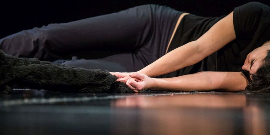 Petra Hrašćenec u plesnom projektu “Anatomija mačke” Petra Hrašćenec u plesnom projektu “Anatomija mačke”