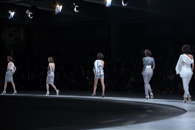 U trgovackom centru West gate sinoc zapoceo modni dogadjaj Nivea Cro A Porter. U trgovackom centru West gate sinoc zapoceo modni dogadjaj Nivea Cro A Porter.