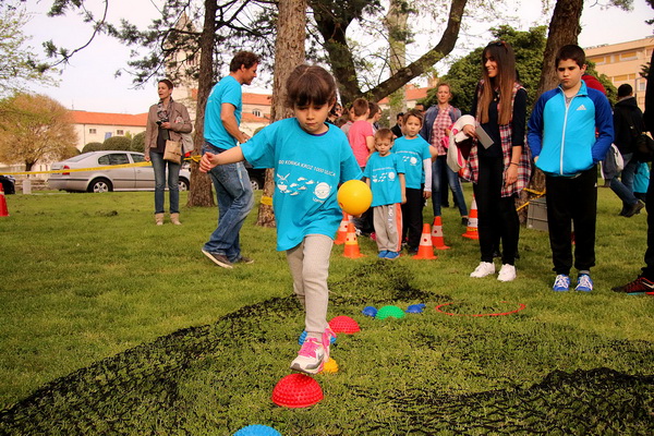 Sportska manifestacija za djecu “1000 koraka kroz 1000 ulica” SŠ “Loptica” Sportska manifestacija za djecu “1000 koraka kroz 1000 ulica” SŠ “Loptica”
