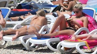 Uživanje u ljetu na vodičkim plažama. Photo: Duško Jaramaz/PIXSELL Uživanje u ljetu na vodičkim plažama. Photo: Duško Jaramaz/PIXSELL