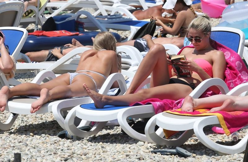 Uživanje u ljetu na vodičkim plažama. Photo: Duško Jaramaz/PIXSELL Uživanje u ljetu na vodičkim plažama. Photo: Duško Jaramaz/PIXSELL