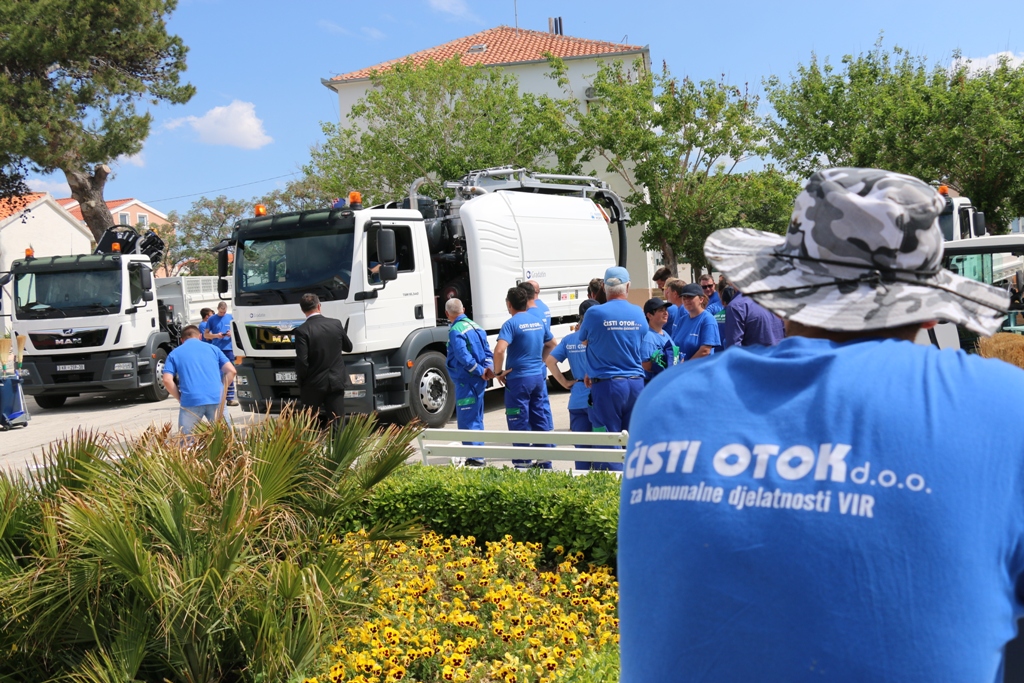 Prezentacija novog voznog parka poduzeća Čisti otok i Vodovod Vir Prezentacija novog voznog parka poduzeća Čisti otok i Vodovod Vir