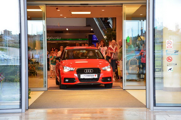 Supernova: Adio školo uz uručenje nagradnog automobila Audi A 1 i velike donacije u visini 50.000 kn HCK-u Supernova: Adio školo uz uručenje nagradnog automobila Audi A 1 i velike donacije u visini 50.000 kn HCK-u