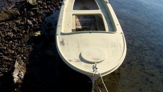 Zadar, 180112.
Velike plime i oseke, u ovom slucaju oseke, javljaju se u razdobljima punog mjeseca. Razina mora pala je za malo vise od pola metra sto i nije neki veliki problem osim sto su neke brodice ostale zarobljene u svojim lukama, a da isplove mora Zadar, 180112.
Velike plime i oseke, u ovom slucaju oseke, javljaju se u razdobljima punog mjeseca. Razina mora pala je za malo vise od pola metra sto i nije neki veliki problem osim sto su neke brodice ostale zarobljene u svojim lukama, a da isplove mora