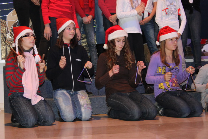 Božićna priredba OŠ Smiljevac Božićna priredba OŠ Smiljevac