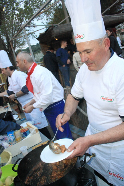 Banj: Poznati kuhaju s Renatom Kraljevom Banj: Poznati kuhaju s Renatom Kraljevom