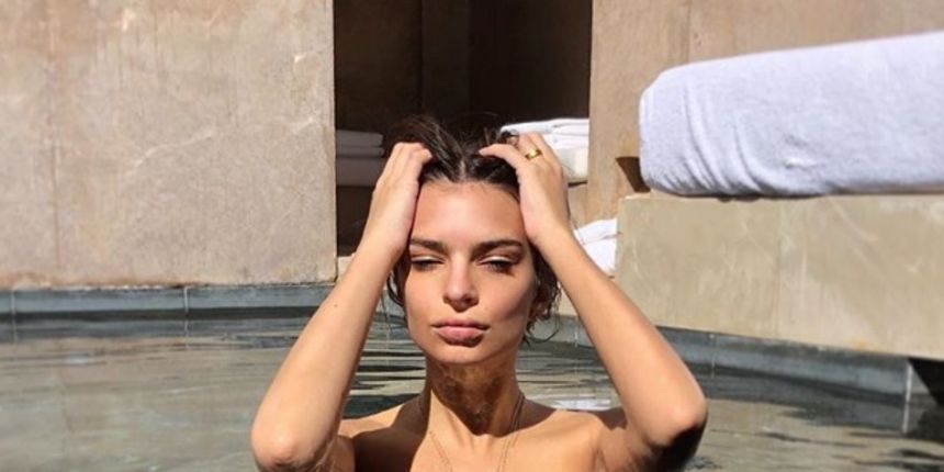 Žena, kupanje, ljeto Žena, kupanje, ljeto