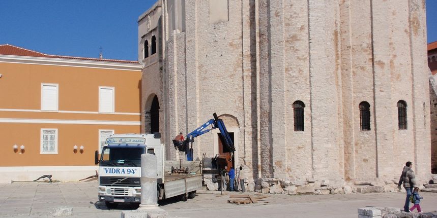 U crkv Sv. Donata započelo postavljanje izložbe “Častimo te križu sveti” U crkv Sv. Donata započelo postavljanje izložbe “Častimo te križu sveti”