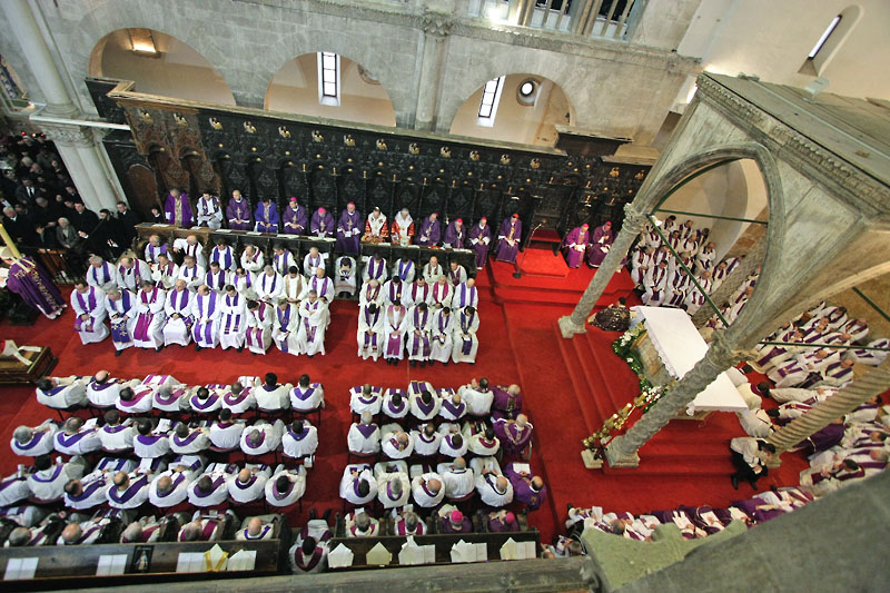 Posljednji ispraćaj nadbiskupa Ivana Prenđe (foto: Marin Gospić)