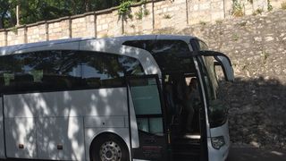 Svakodnevne situacije zadarskom na poluotoku: prometne nevolje zbog lošeg rješenja ukrcajno/iskrcajnih mjesta za turističke autobuse