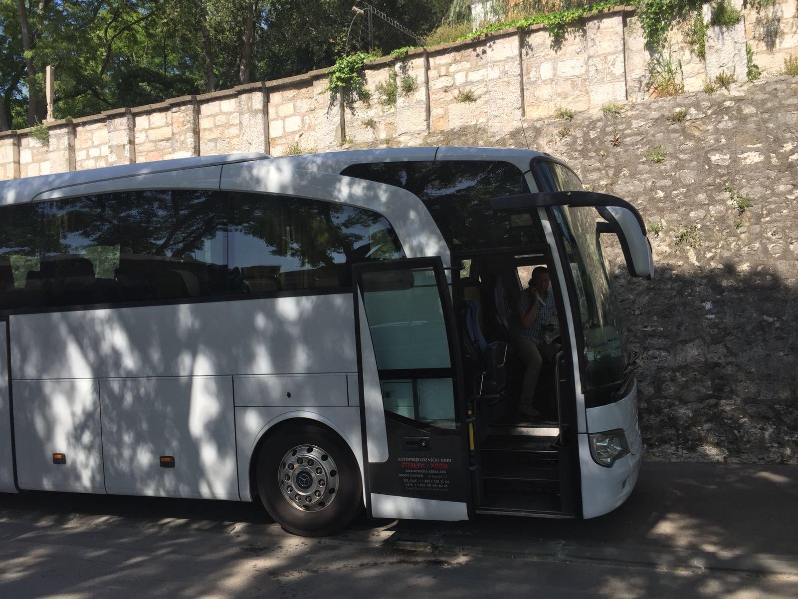 Svakodnevne situacije zadarskom na poluotoku: prometne nevolje zbog lošeg rješenja ukrcajno/iskrcajnih mjesta za turističke autobuse