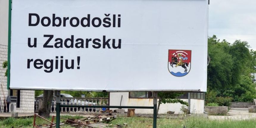 Bilice: Postavljen billboard “Dobrodošli u Zadarsku regiju”. Foto: Hrvoje Jelavic/PIXSELL