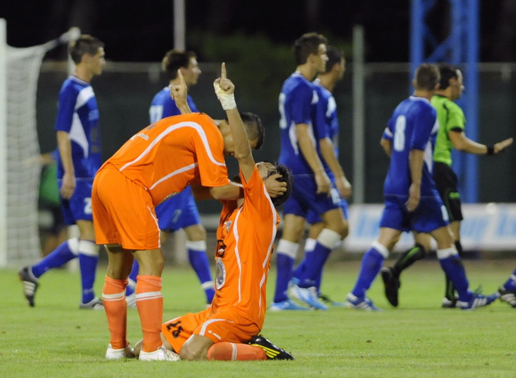 Sibenik, 200811.
Susret 5. kola 1. HNL izmedju Sibenika i Zadra.
Na slici: slavlje  Drazena Jelica, strijelac izjednacujuceg pogotka za Sibenik.
Foto: Paun Paunovic  / CROPIX