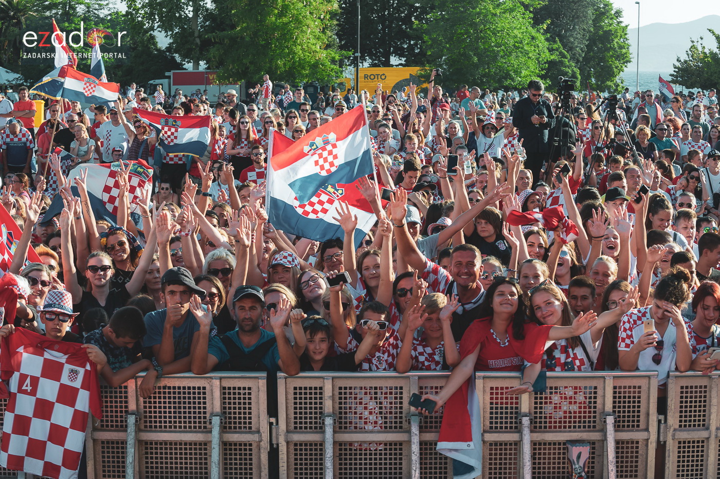 Zadar priredio čudesan doček svojim Vatrenim herojima (1)
