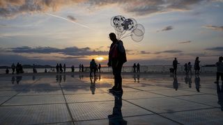Zadar: Turisti uživaju u zalasku sunca
